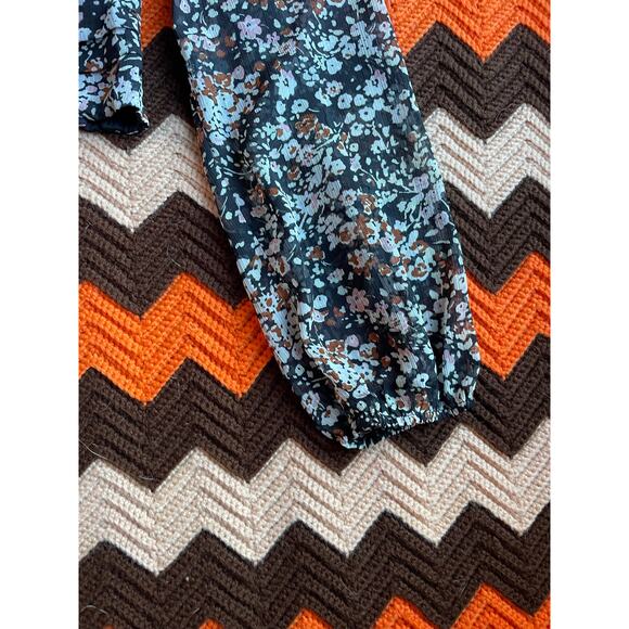 Lulus NWOT Black Floral Print Ruched Cropped Long Sleep Top sz XL - Picture 4 of 9